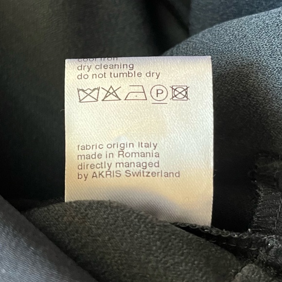 Akris Punto Blouse Navy (Marine) Blue Sleeveless V Neck Silk Trim Top Sz 8 NWT - Picture 13 of 13